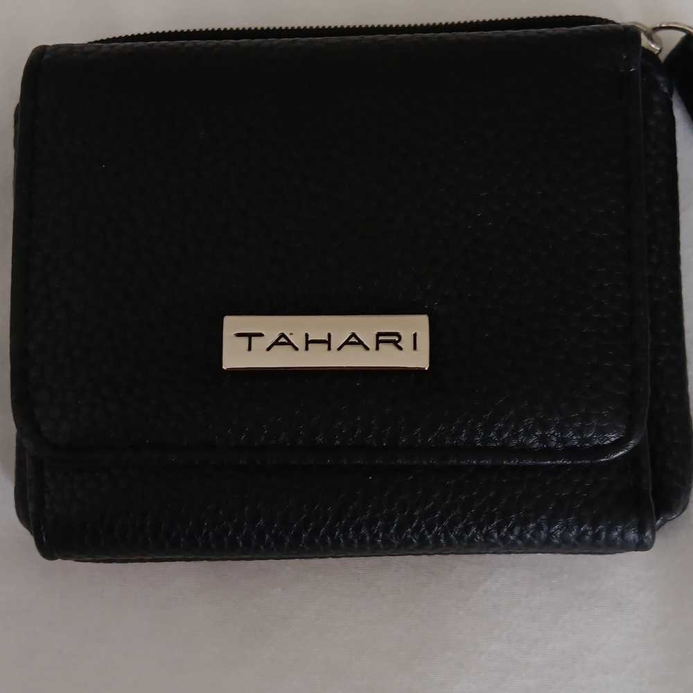 NEW,NO BOX. Black petite ladies wallet,by Tahari - Picture 2 of 8